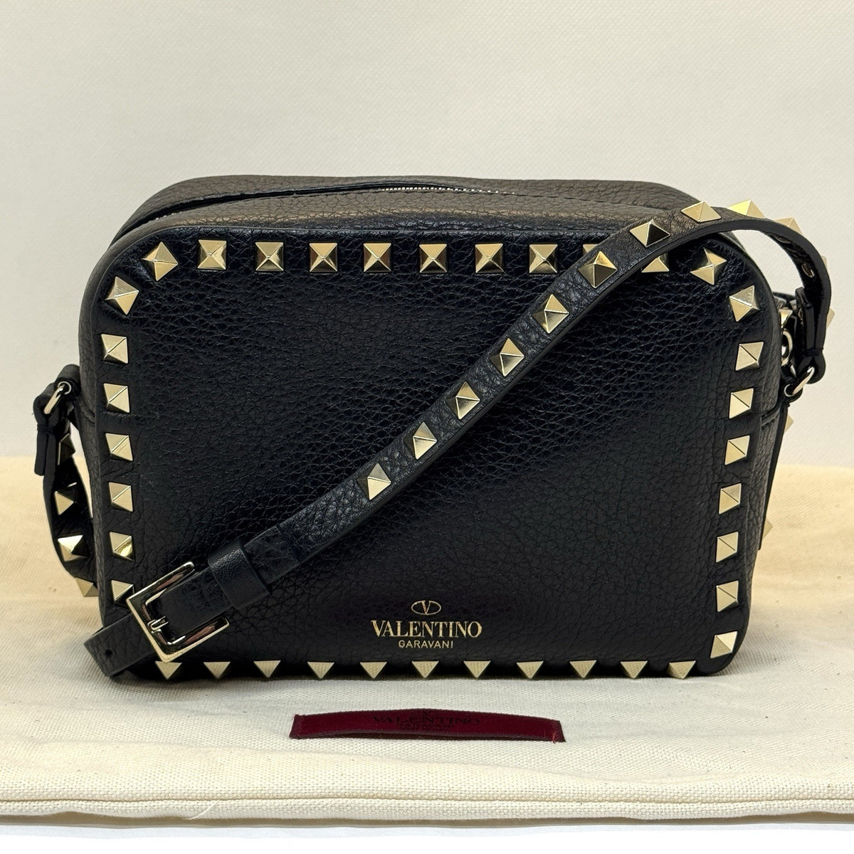Valentino Garavani Rockstud Camera Bag kleine Umhängetasche Schwarz Leder