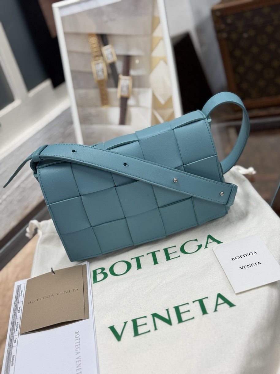 Bottega Veneta Cassette Intreccio Leder Linoleum Türkis Blau