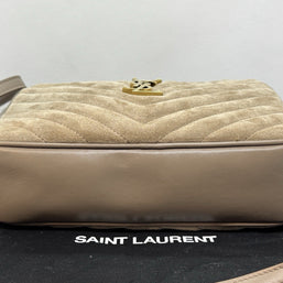 Saint Laurent Lou Camera Bag aus gestepptem Velours- und Glattleder in Beige