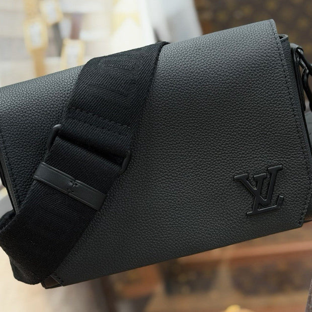 Louis Vuitton Takeoff Messenger PM Aerogram Leder Umhängetasche Schwarz