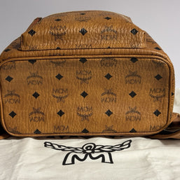 MCM Stark Rucksack + Portemonnaie Flight Print Visetos Cognac