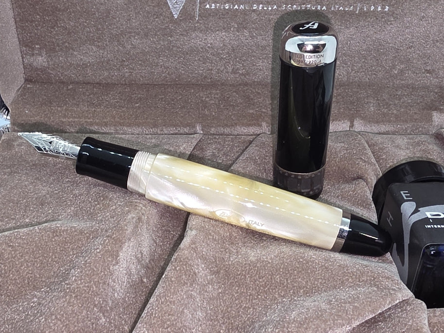 Delta Federico Fellini Limited Fountain Pen BB Nib Füllfederhalter NEU