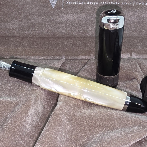 Delta Federico Fellini Limited Fountain Pen BB Nib Füllfederhalter NEU
