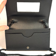 GUCCI GG MARMONT BRIEFTASCHE MIT KETTENRIEMEN SCHWARZ WALLET ON CHAIN WOC TOP