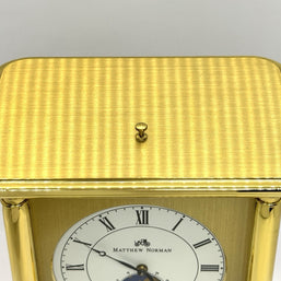 Matthew Norman Tischuhr 8-Tage Werk • Mondphase • Vollkalender • Messing • 17cm