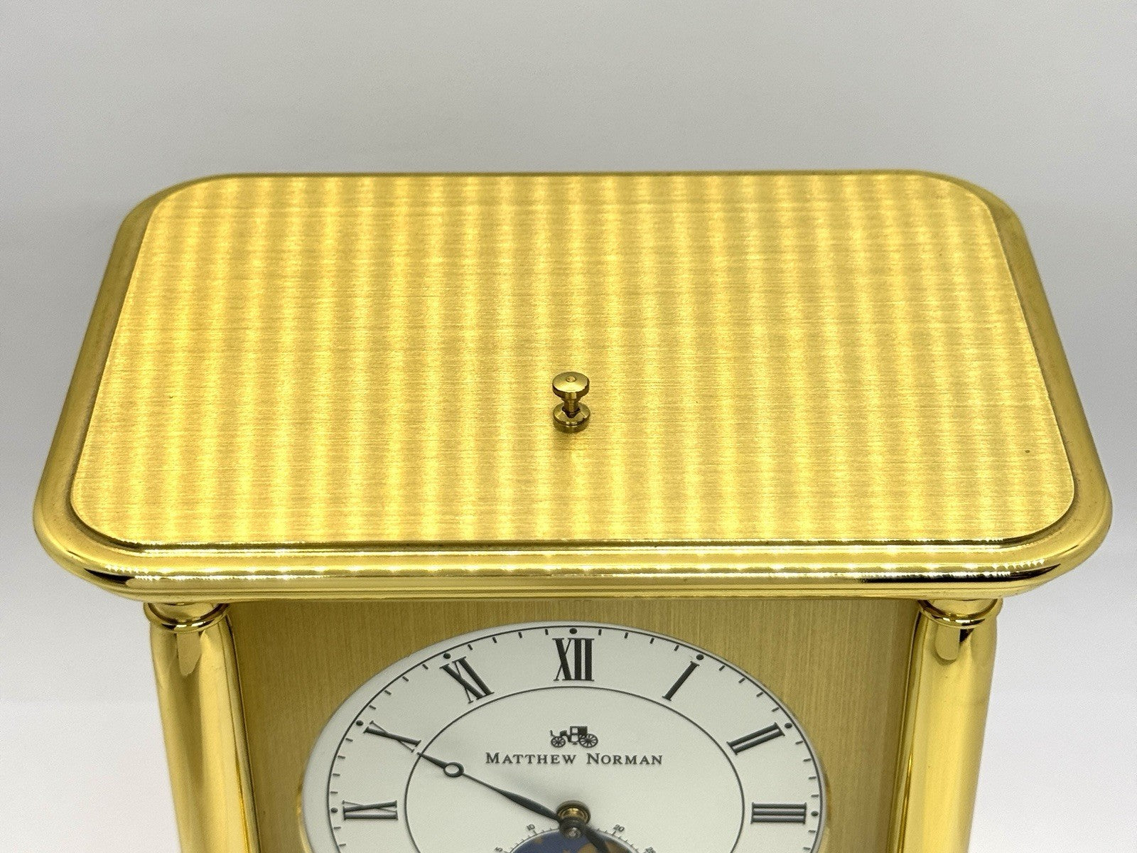 Matthew Norman Tischuhr 8-Tage Werk • Mondphase • Vollkalender • Messing • 17cm