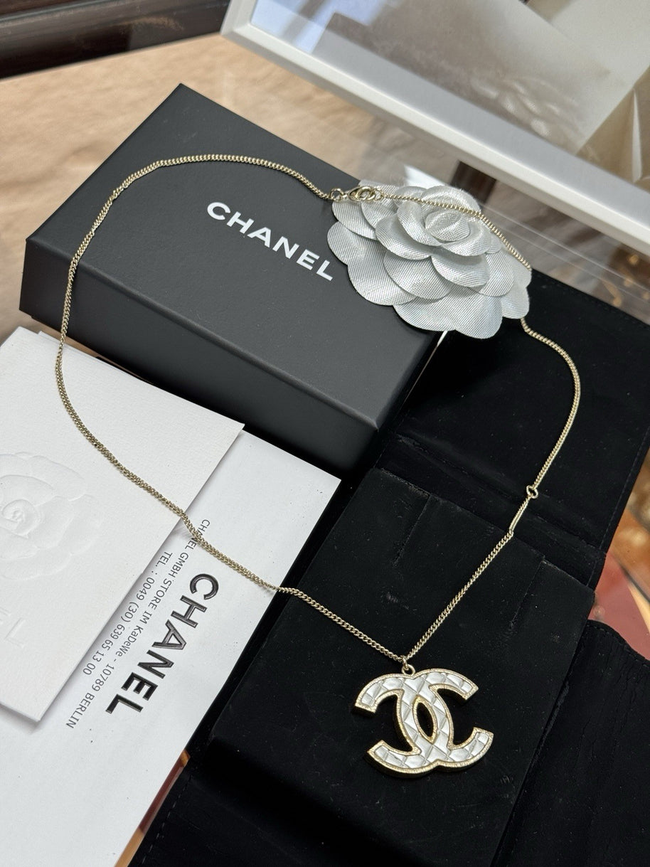 Chanel A86160 CC Halskette Collier Anhänger Bicolor