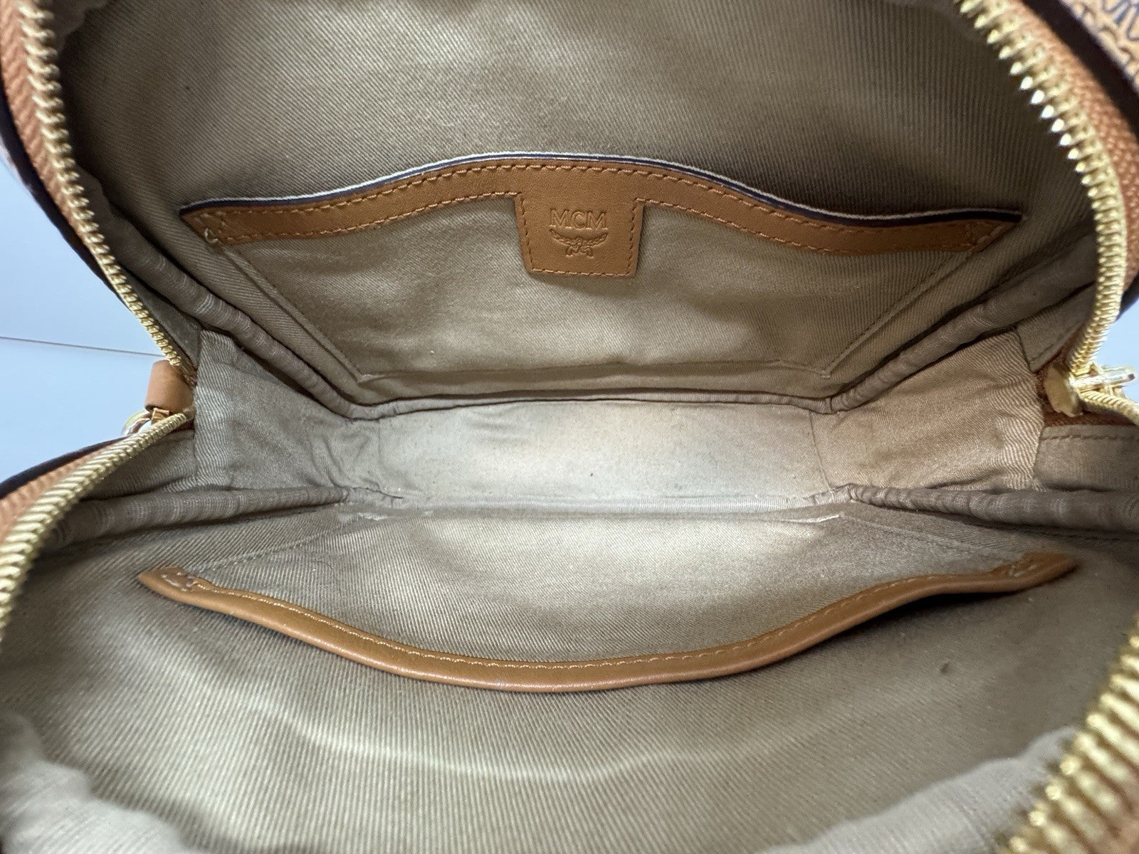 MCM Aren Umhängetasche Cognac Visetos