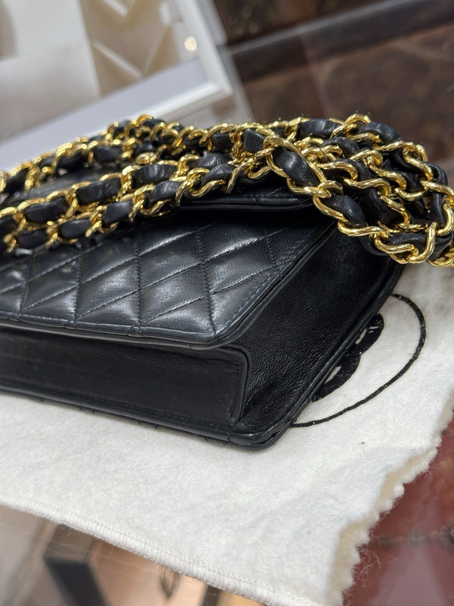 Chanel Flap Bag Classic Lambskin Leder Schwarz & Gold Vintage Mini Nano