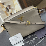 Prada Bandoliera Bag Saffiano Leder Argilla Taupe Grau Umhängetasche 1BH104