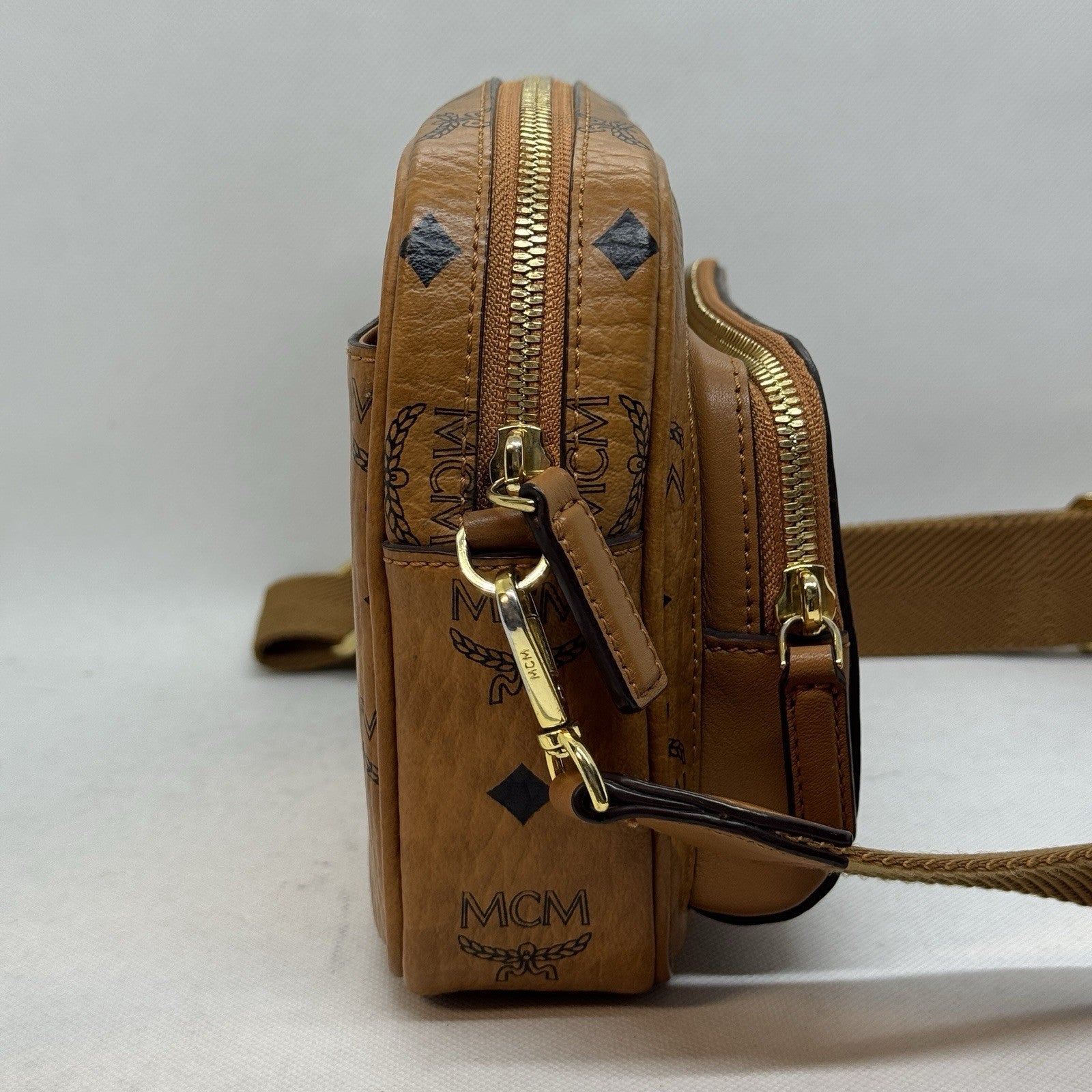 MCM Aren Umhängetasche Cognac Visetos