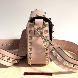 Valentino Garavani Ruckstud Saddle Umhängetasche Rosa Glattleder