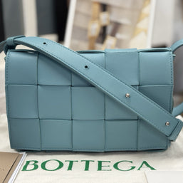 Bottega Veneta Cassette Intreccio Leder Linoleum Türkis Blau