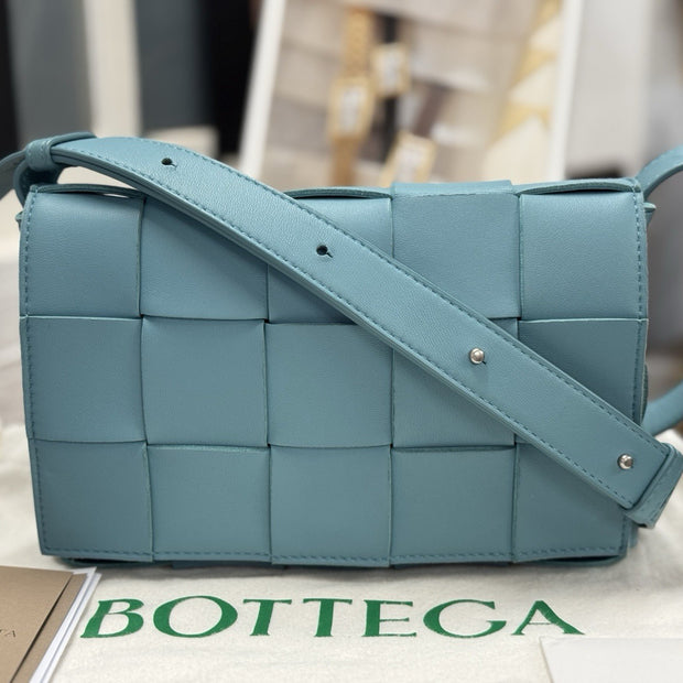 Bottega Veneta Cassette Intreccio Leder Linoleum Türkis Blau