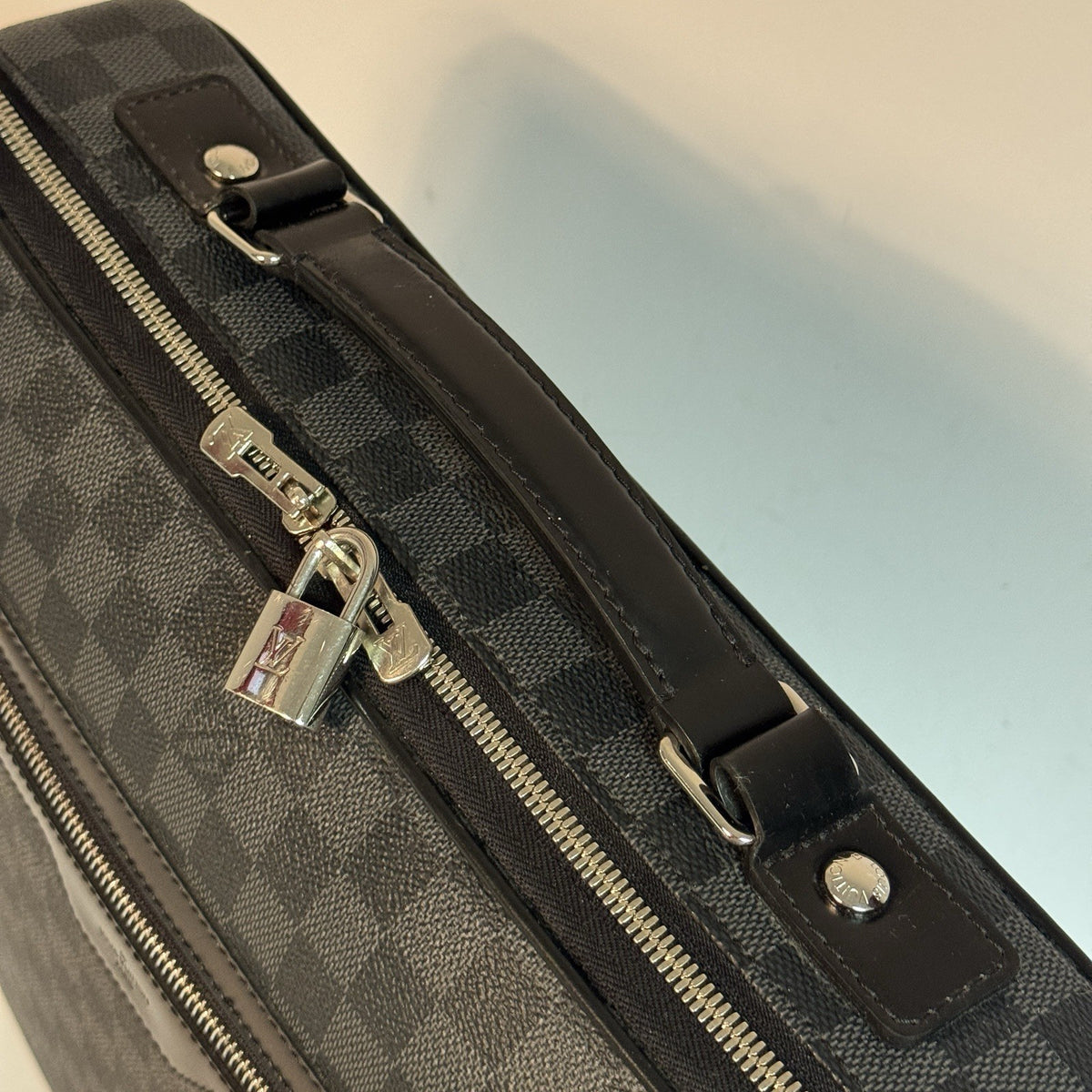 Louis Vuitton Steeve Porte Documents Damier Graphite Herren Businesstasche