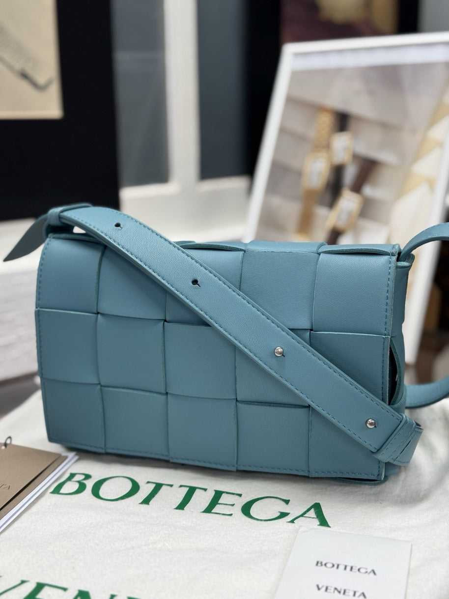 Bottega Veneta Cassette Intreccio Leder Linoleum Türkis Blau