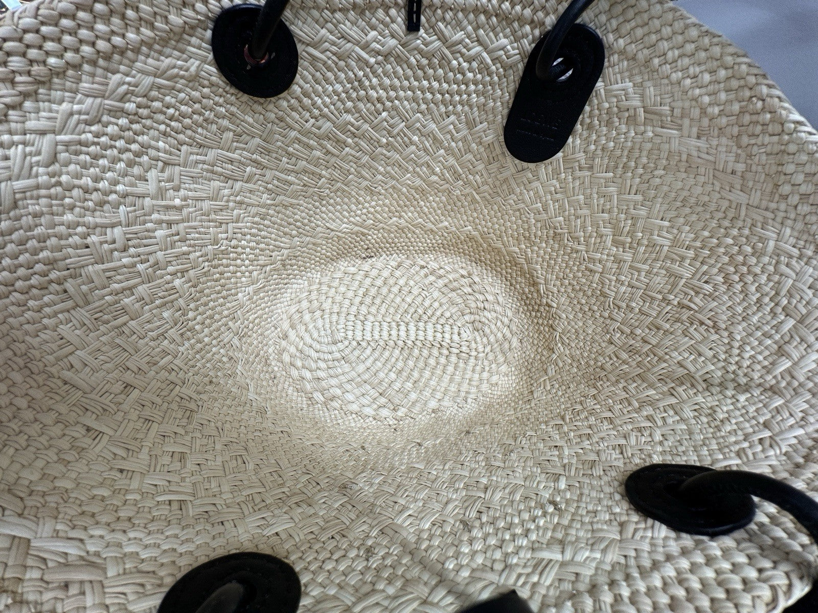 Loewe kleine Anagram Basket Bag aus Iraca-Palme und Kalbsleder Strandtasche