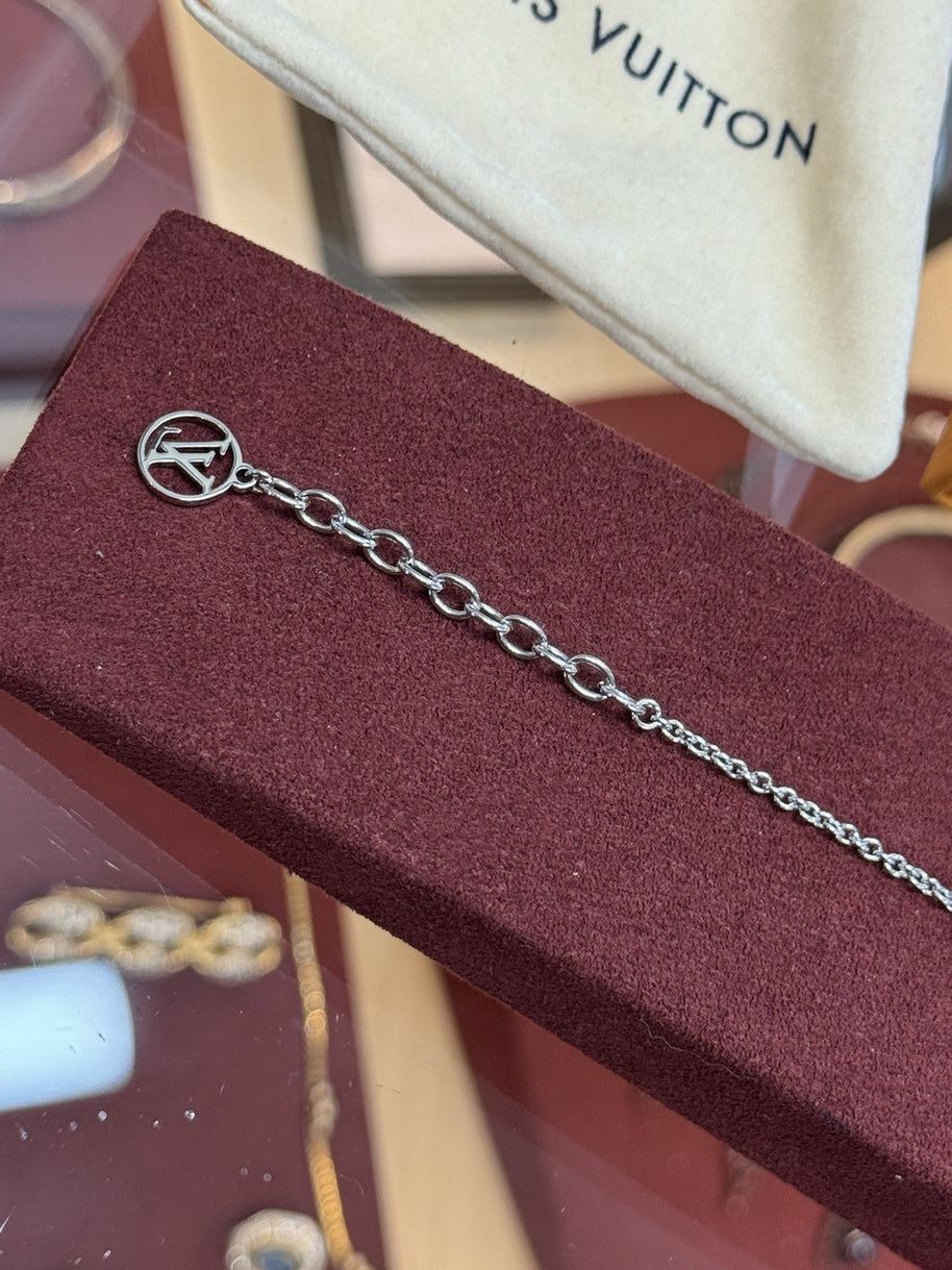 Louis Vuitton M0941A Iconic Aquamarine Armband Palladium Charm Bracelet