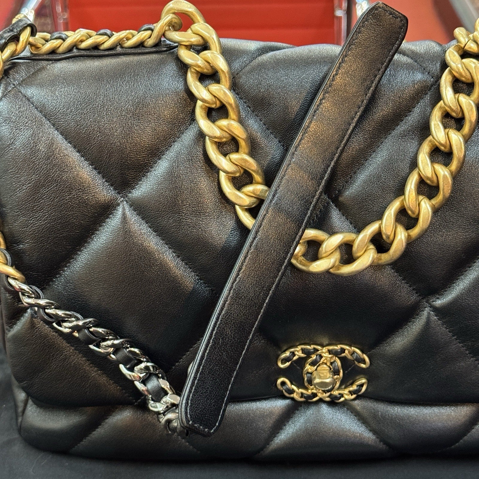 Chanel 19 Flap Bag „Jumbo“ Schwarz Lammleder großes Modell wie NEU