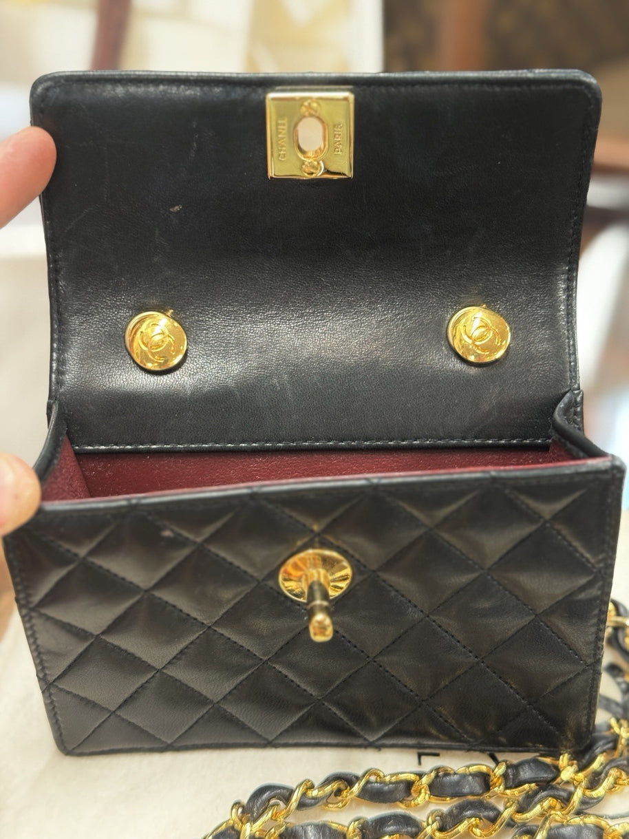 Chanel Flap Bag Classic Lambskin Leder Schwarz & Gold Vintage Mini Nano