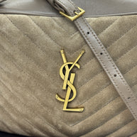 Saint Laurent Lou Camera Bag aus gestepptem Velours- und Glattleder in Beige