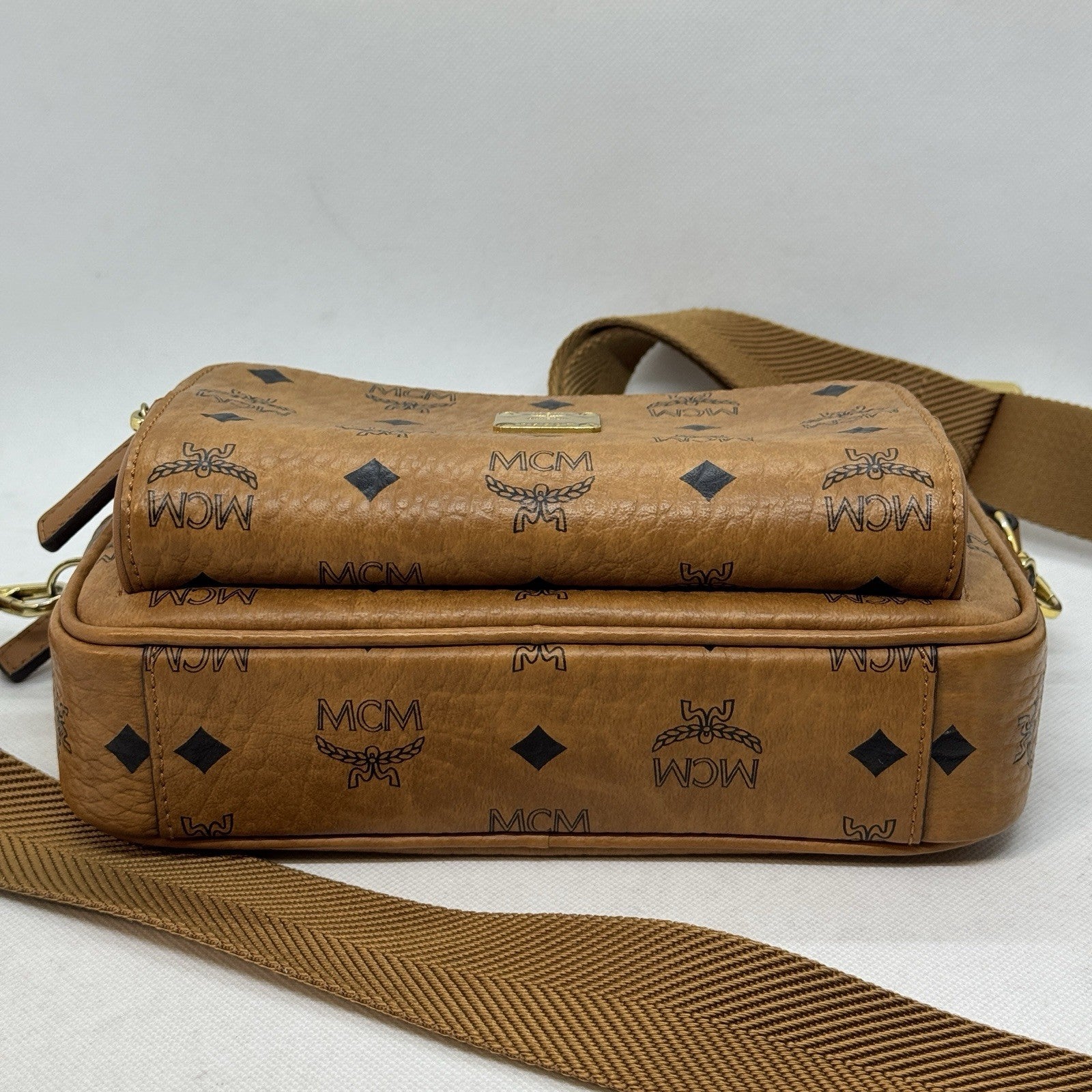 MCM Aren Umhängetasche Cognac Visetos