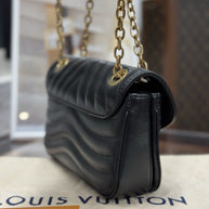 Louis Vuitton New Wave Chain PM Umhängetasche Leder Schwarz Gold M20687