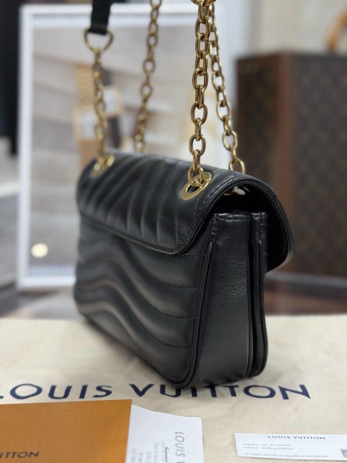 Louis Vuitton New Wave Chain PM Umhängetasche Leder Schwarz Gold M20687