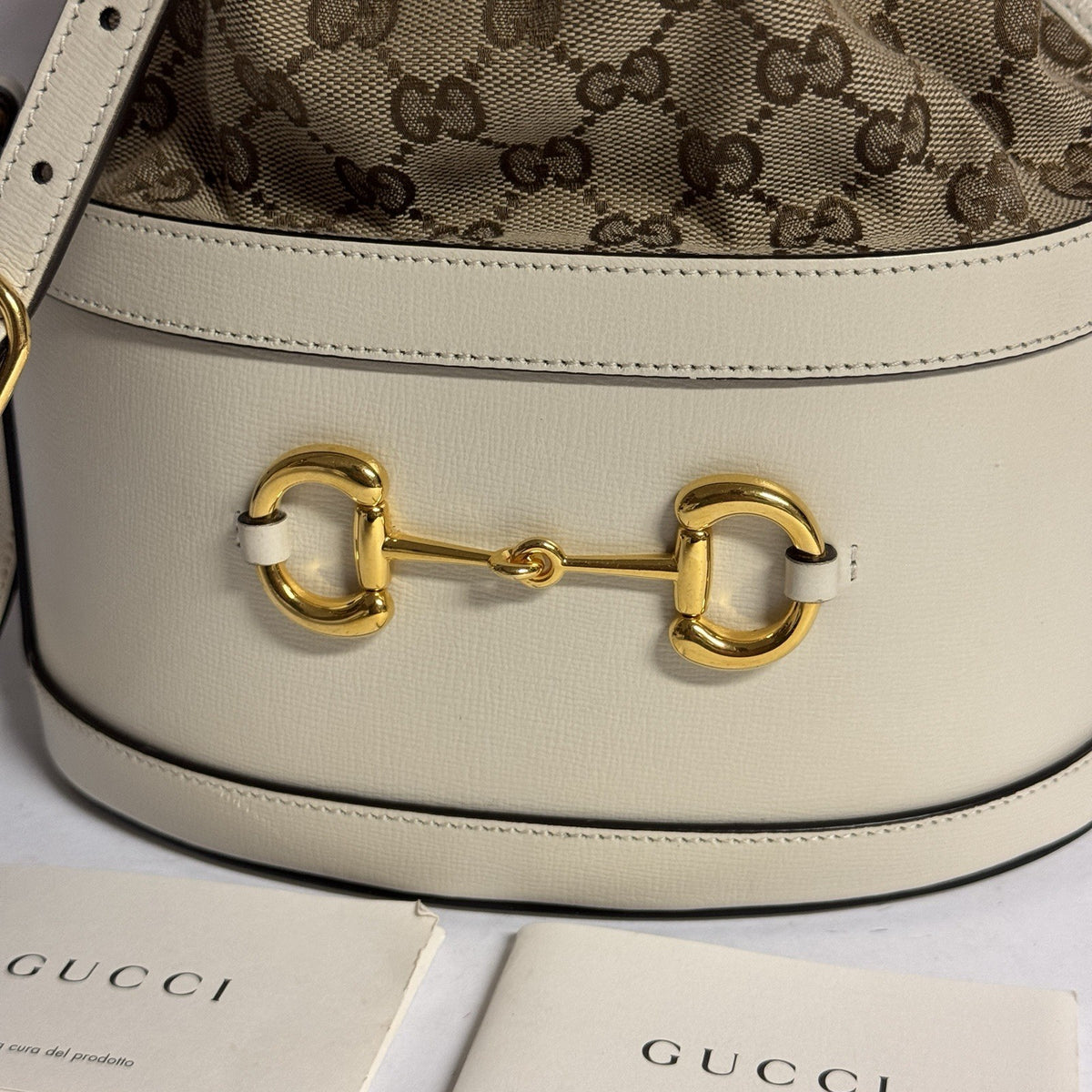 Gucci Horsebit Bucket Bag Umhängetasche Weiß Leder GG Supreme