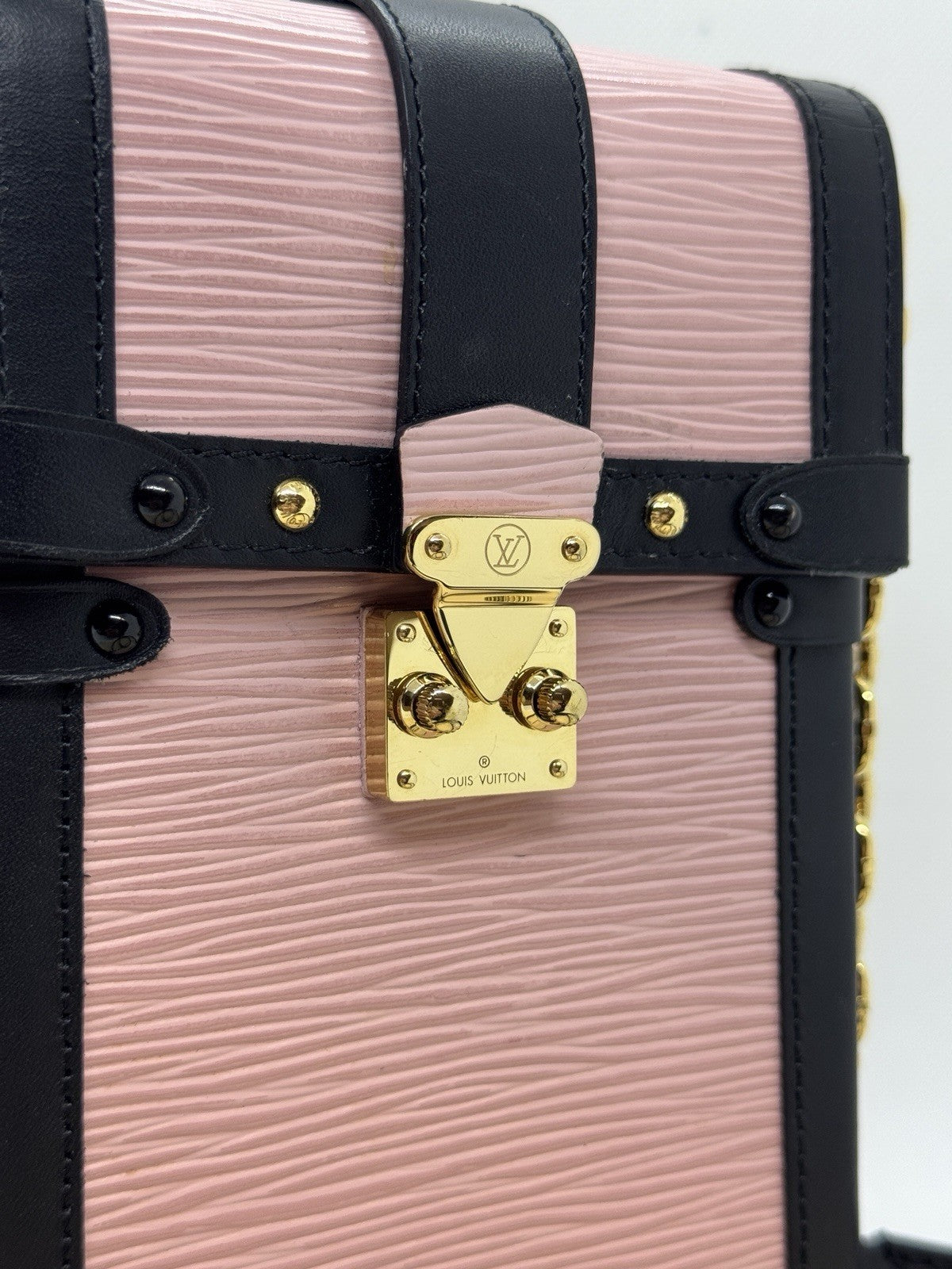 Louis Vuitton Pochette Trunk Vertical Schwarz & Rose Ballerine Epi Umhängetasche