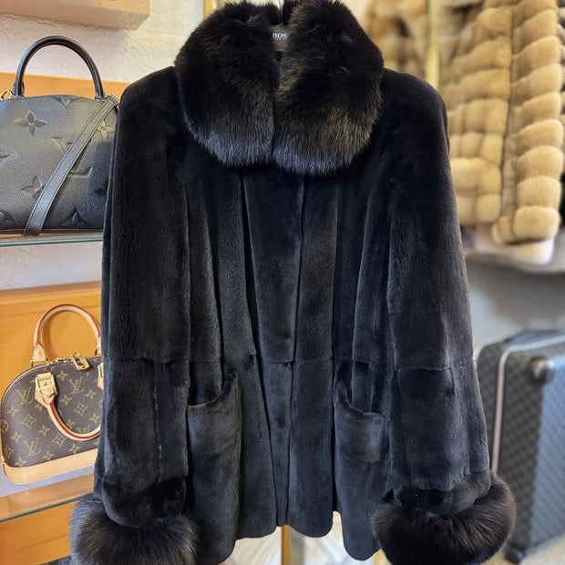 Marco Gianotti Nerzjacke, geschoren Saga Schwarz mit Blaufuchs Kragen