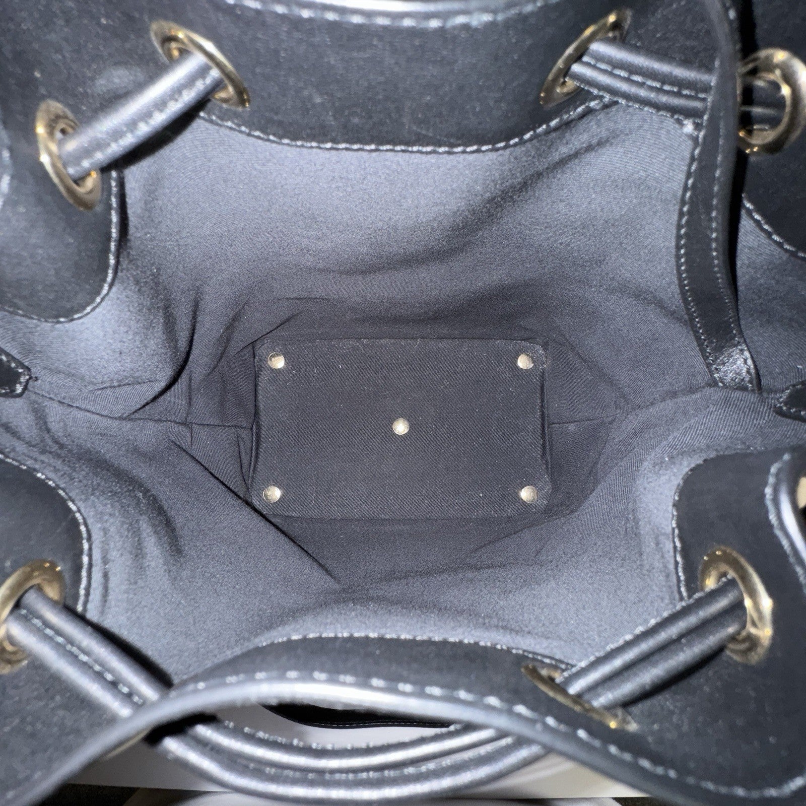 Valentino Garavani Rockstud Bucket Bag „Noe“ Umhängetasche + Pochette Schwarz