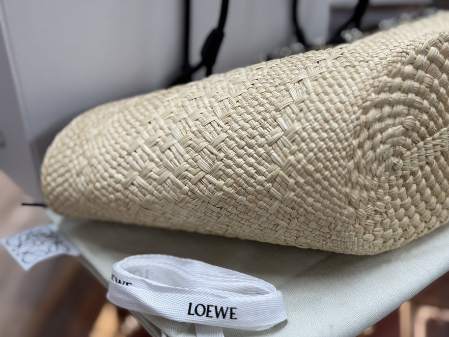 Loewe kleine Anagram Basket Bag aus Iraca-Palme und Kalbsleder Strandtasche