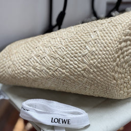 Loewe kleine Anagram Basket Bag aus Iraca-Palme und Kalbsleder Strandtasche