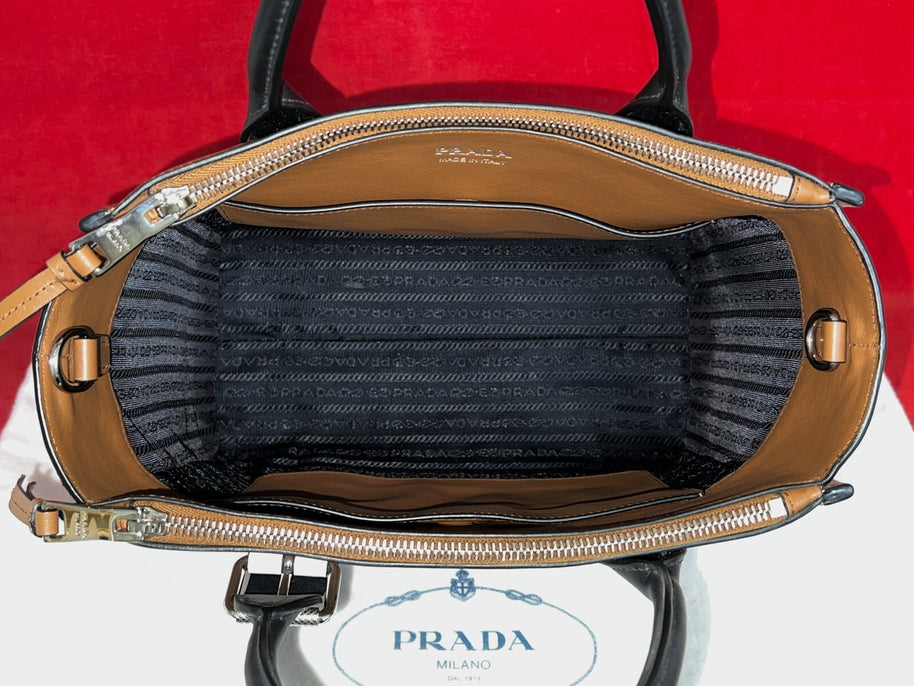 Prada 1BA175 Borsa Lux Two 2 Way Damen Umhängetasche Braun/Schwarz NP. 1.900€!