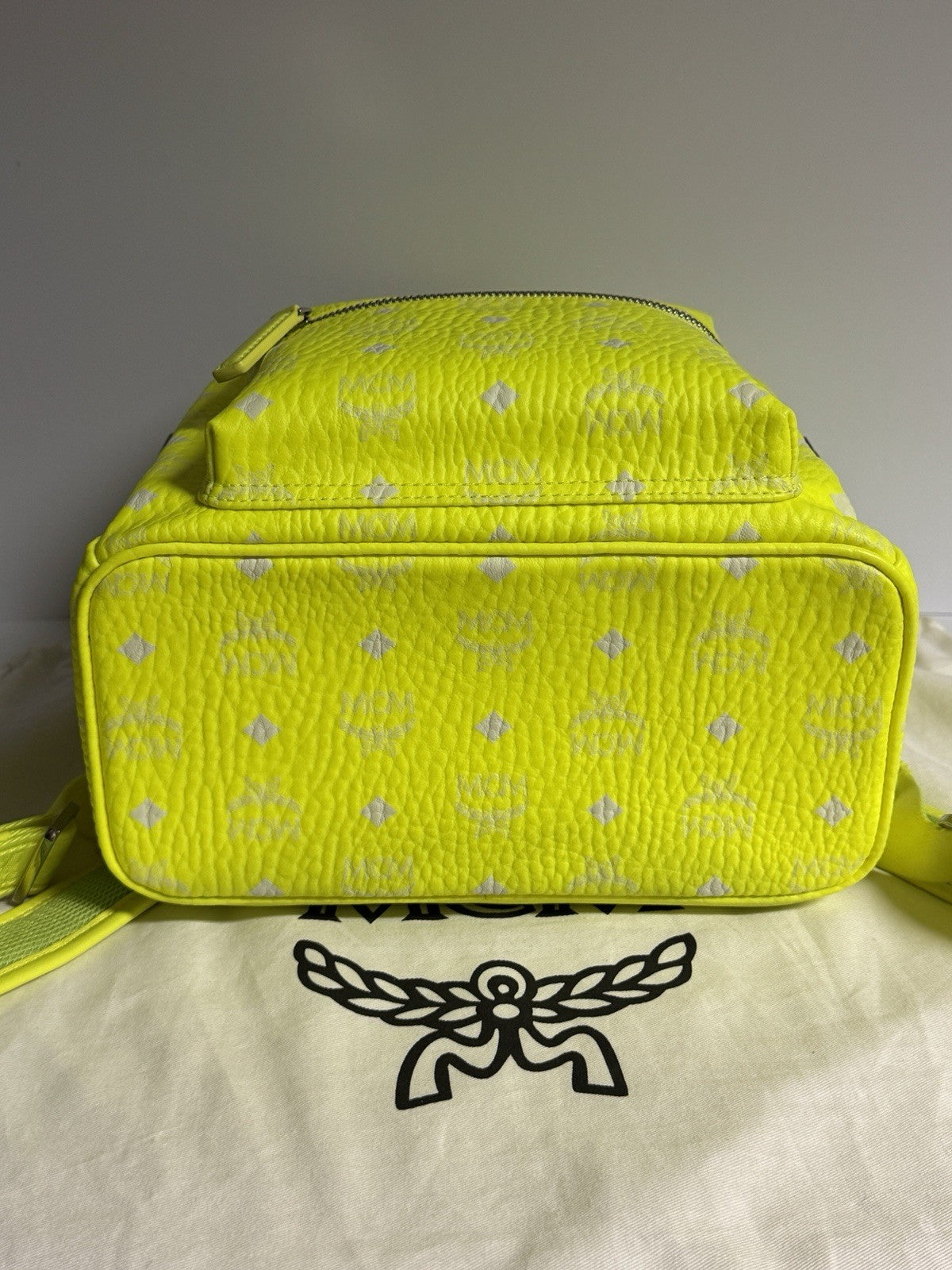 MCM Stark Rucksack + Portemonnaie Visetos Neon Gelb