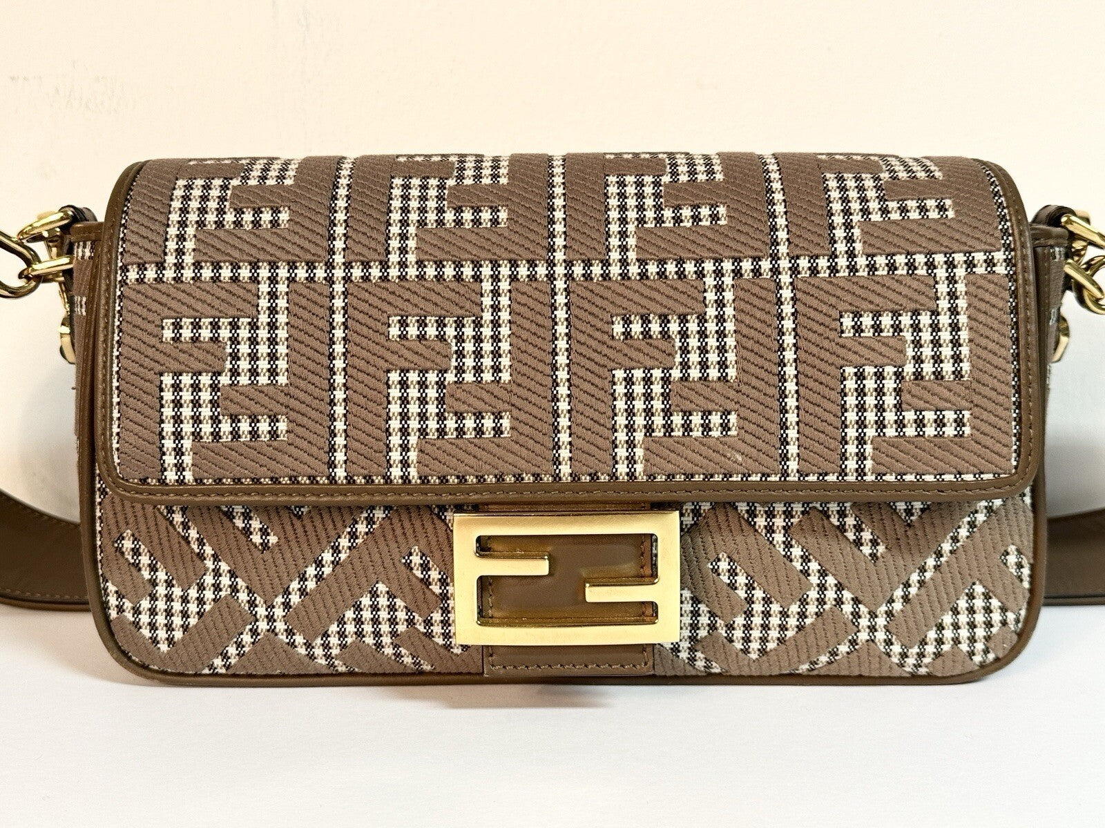 Fendi Baguette Medium Umhängetasche Braun & Gold Wolle Top Zustand