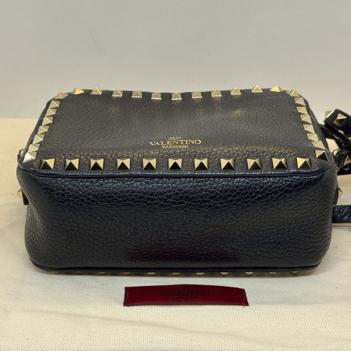 Valentino Garavani Rockstud Camera Bag kleine Umhängetasche Schwarz Leder