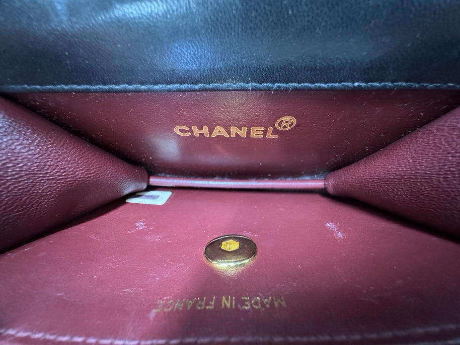 Chanel Flap Bag Classic Lambskin Leder Schwarz & Gold Vintage Mini Nano