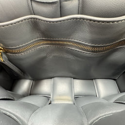 Bottega Veneta Padded Cassette Medium Grau Leder & Gold HW