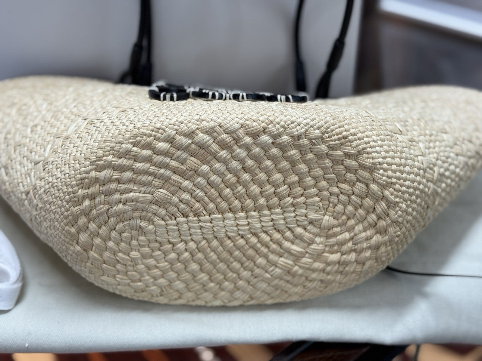 Loewe kleine Anagram Basket Bag aus Iraca-Palme und Kalbsleder Strandtasche