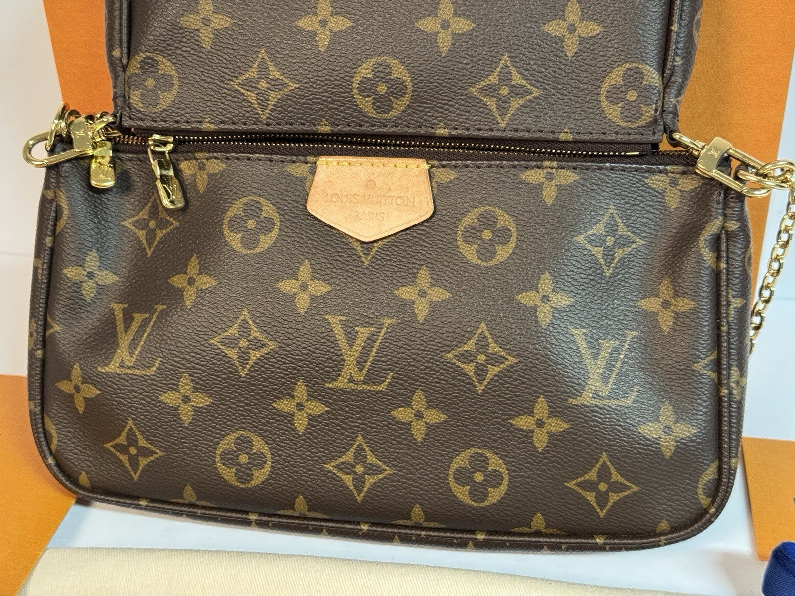 Louis Vuitton Multi Pochette aus 2023 mit Original Rechnung in Khaki Top Zustand