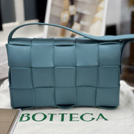 Bottega Veneta Cassette Intreccio Leder Linoleum Türkis Blau