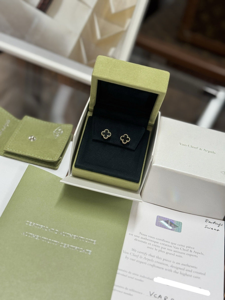 Van Cleef & Arpels Ohrstecker Sweet Alhambra 18 Karat Gelbgold Onyx VCARA44900
