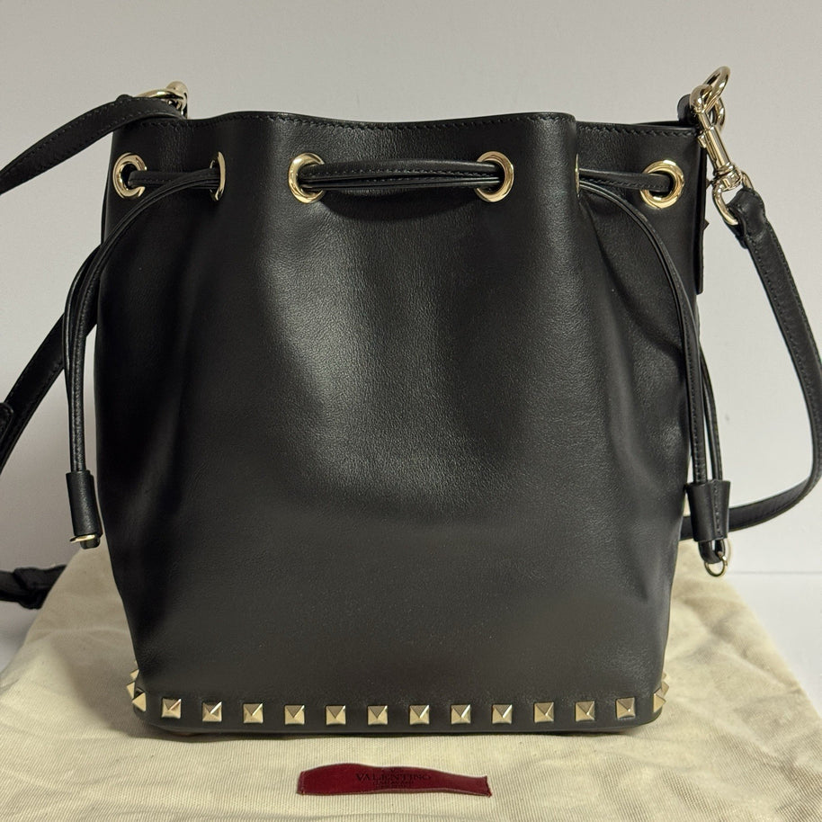 Valentino Garavani Rockstud Bucket Bag „Noe“ Umhängetasche + Pochette Schwarz