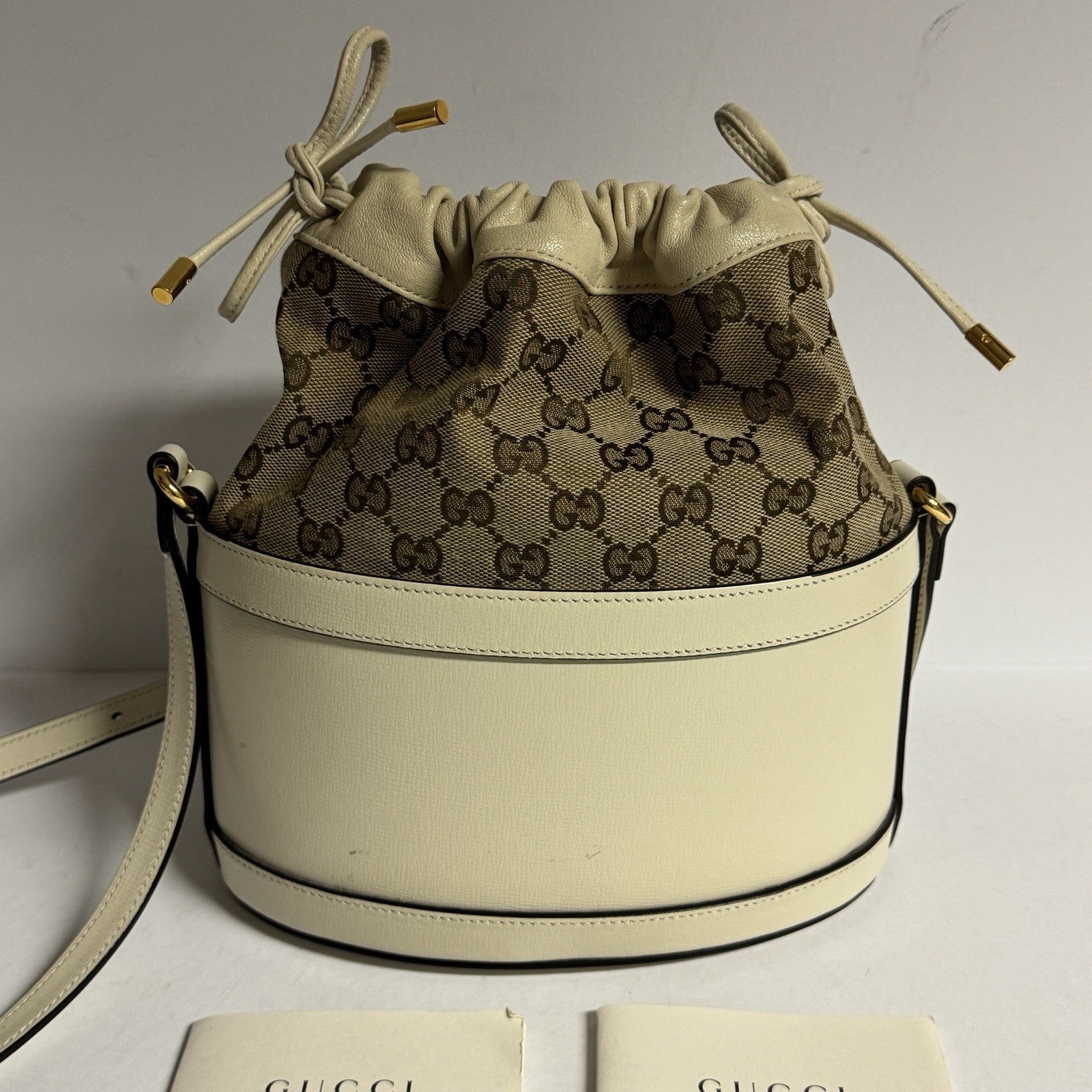 Gucci Horsebit Bucket Bag Umhängetasche Weiß Leder GG Supreme