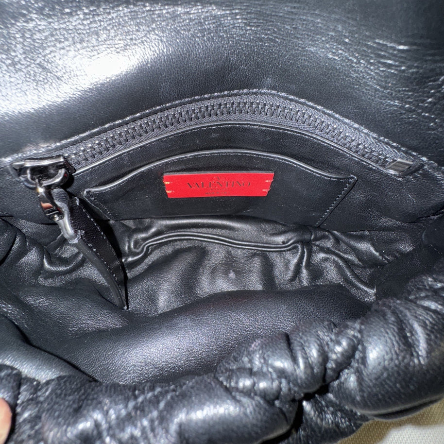 Valentino Garavani Spikeme Rockstud Puffer Leder Kleine Umhängetasche Schwarz