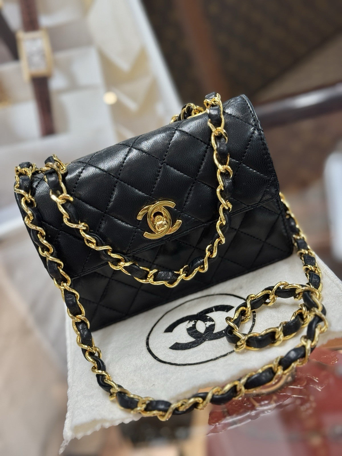 Chanel Flap Bag Classic Lambskin Leder Schwarz & Gold Vintage Mini Nano