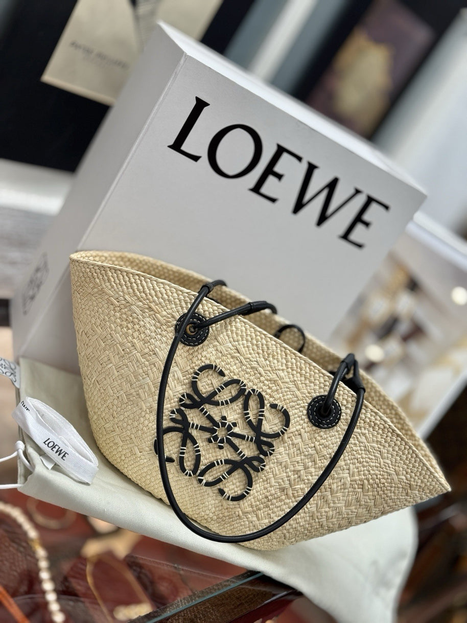 Loewe kleine Anagram Basket Bag aus Iraca-Palme und Kalbsleder Strandtasche