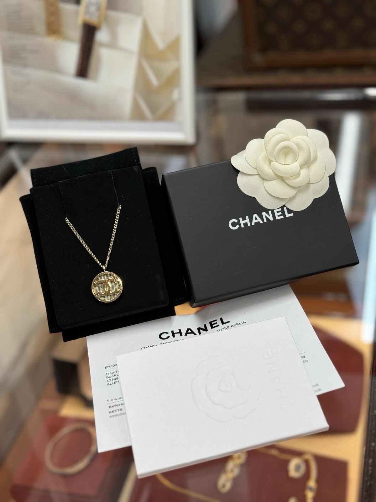 Chanel A99056 Halskette mit CC Münzanhänger Vergoldet